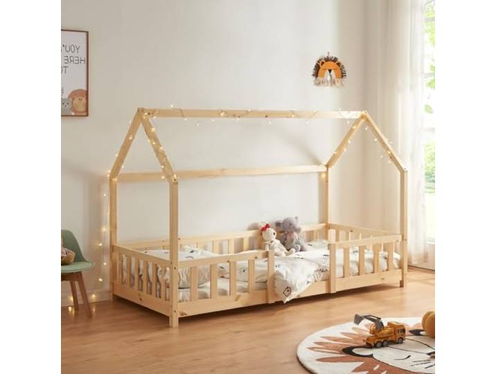 [en.casa] Kinderbett Sisimiut Hausbett Montessori 90 x 200 cm mit Rausfallschutz Holzbett für Kinder Bodenbett Lattenrost Kiefernholz Holzfarben