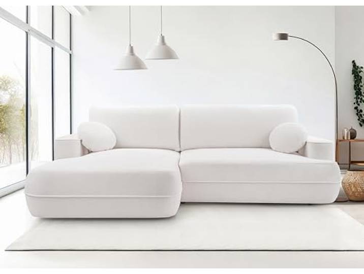 AX Living Ecksofa mit Schlaffunktion Peoni 267cm weiß mit Bettkasten L Großer Bettkasten. Breite von 267 cm. Liegefläche von 240 × 140 cm. Ottomane: flexibel und vielseitig nutzbar.