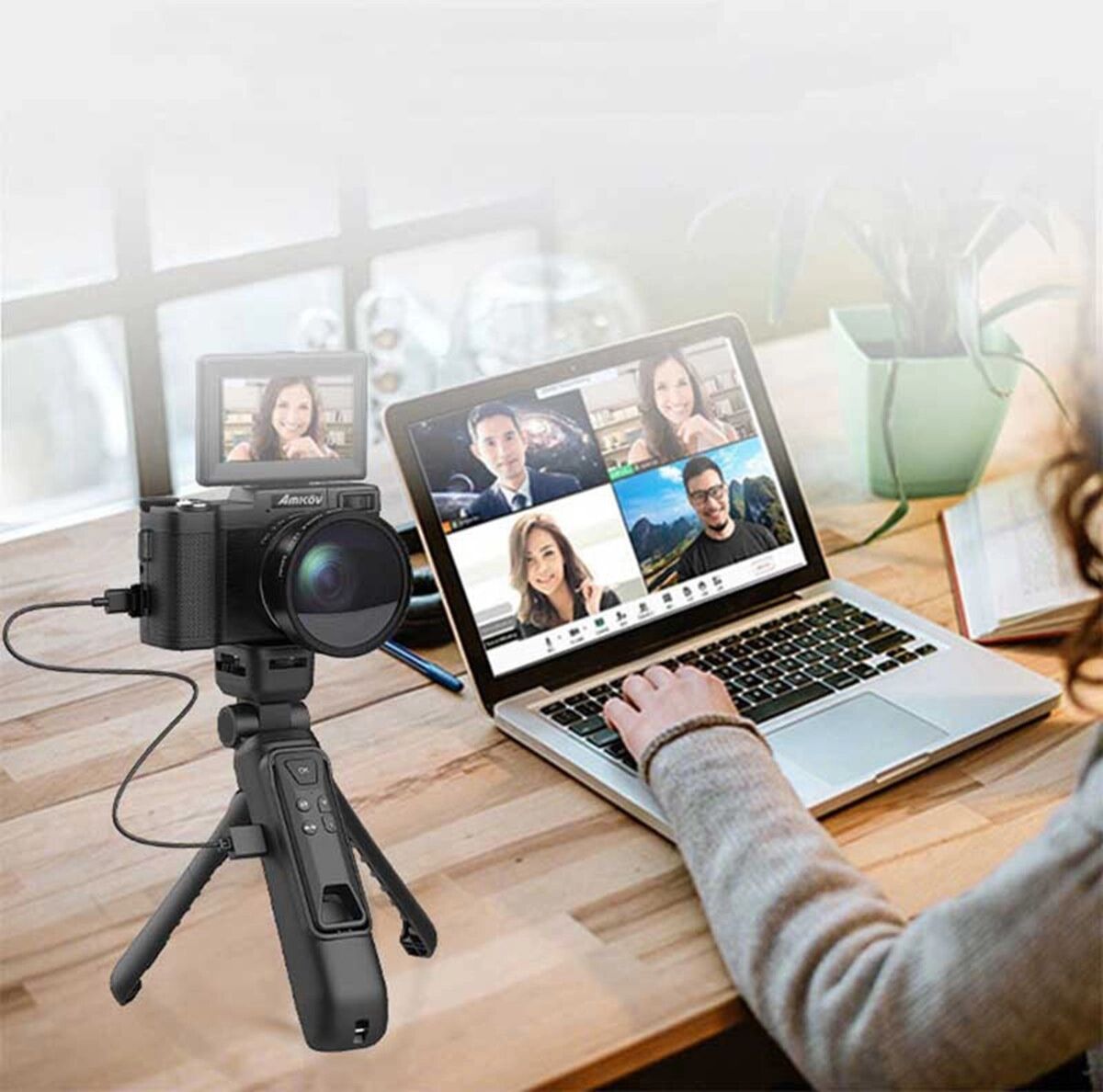INF Handkamera 4K-Digitalkamera mit 12-Megapixel-CMOS, 16-fachem Zoom, 180-Grad-Klappdisplay und Speicherkarte