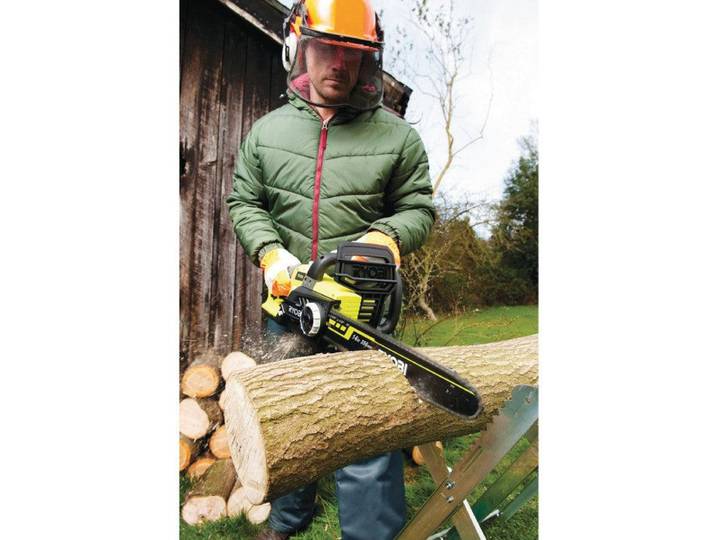 RYOBI - Tronçonneuse 1900 W - Guide-chaîne 35 cm - Vitesse de chaîne 15 m/s - Tendeur de chaîne sans outil - 2e chaîne libre - RCS1935B2C