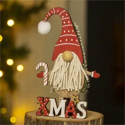 Gravidus Weihnachtswichtel Holzfigur auf Baumscheibe mit XMAS Schriftzug
