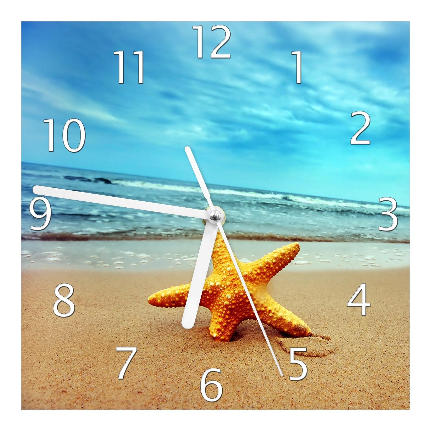 Wallario Uhr 30 x 30 cm, schwarze Zeiger Seestern am Strand am Meer