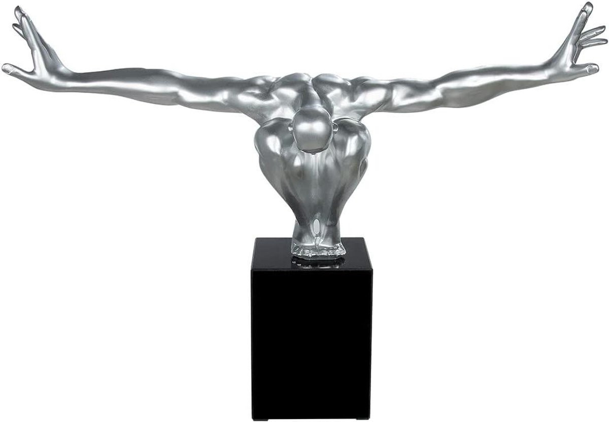 Sculptuur Cliffhanger Decoratief Beeld in Zilverkleurig Kunsthars en Marmer, Hoogte: 45 cm