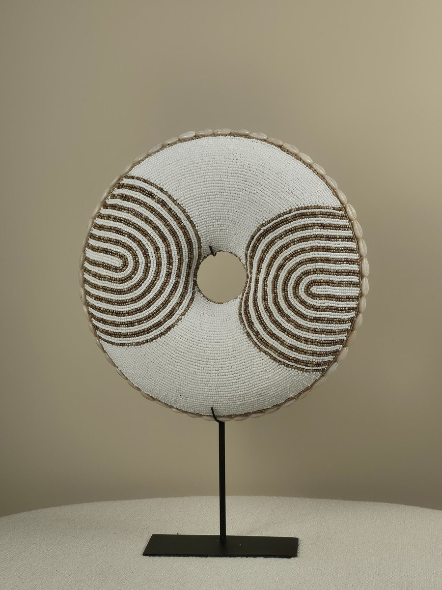 Blitzdeco Jaclynn Decoratieve Donut - Ringvormig - Beige/Wit met Zwarte Standaard - 30 cm