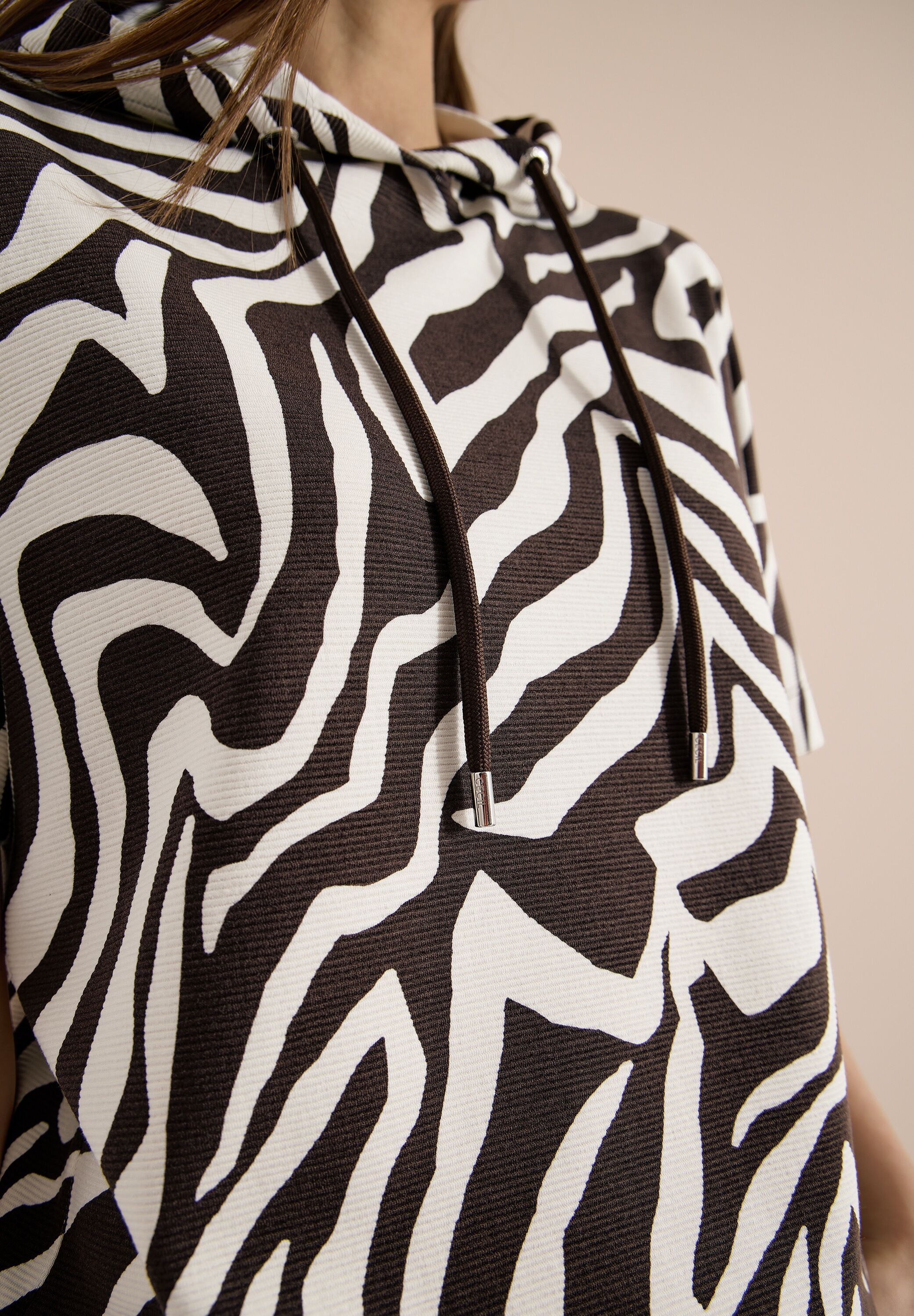 Kapuzensweatshirt CECIL, Damen, Gr. XL (44), braun cacao, Sweatware, Obermaterial: 75% Viskose, 20% Polyester, 5% Elasthan, normal hüftbedeckend, Rundhals, abgesteppte Kante, Sweatshirts Kapuzensweatshirt, Kurzarm-Shirt mit Kapuze und Zebraprint braun cac