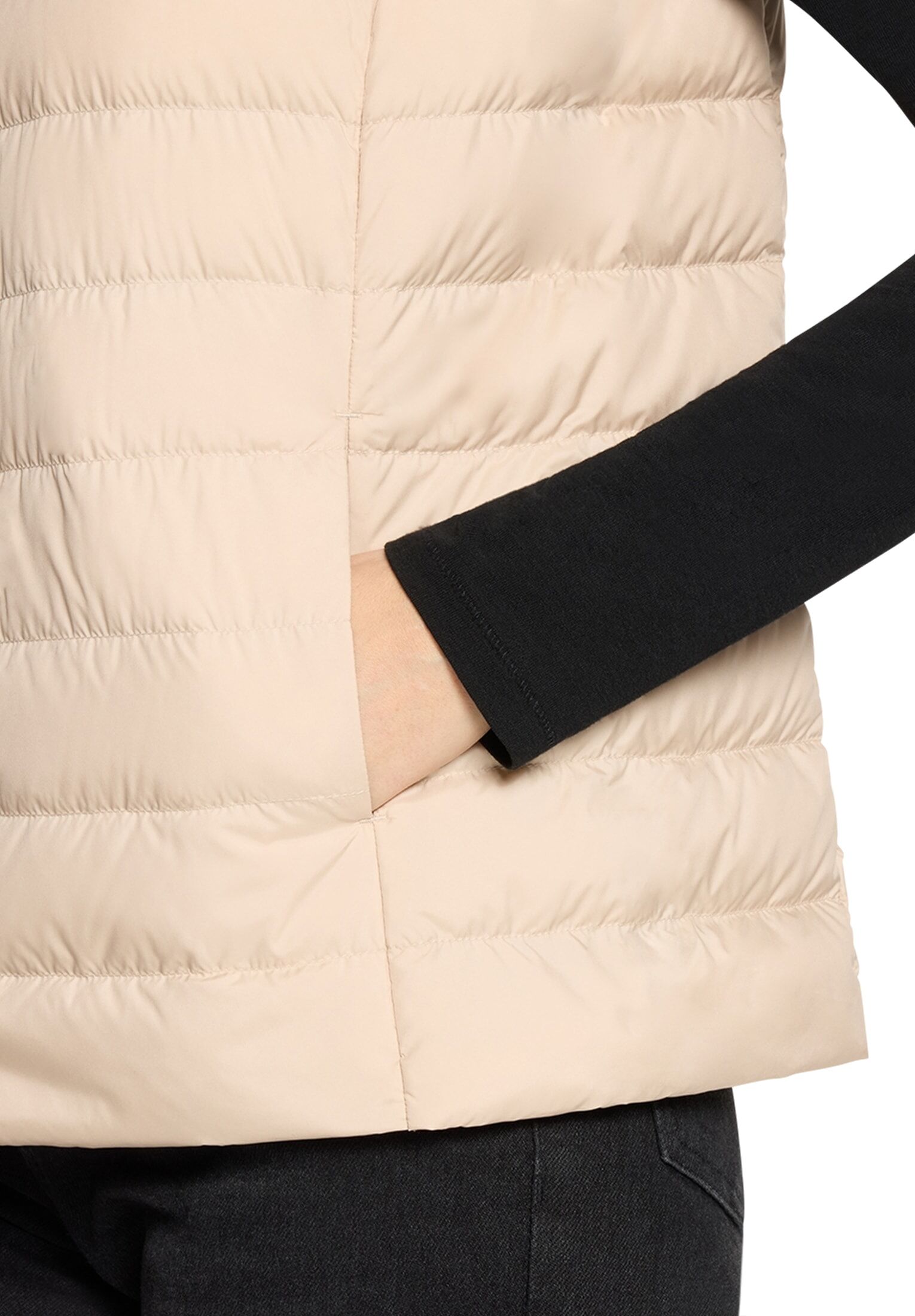 Daunenweste BETTY BARCLAY "Daunenweste mit Rundhalsausschnitt", Damen, Gr. 40, beige (moonlight), Obermaterial: 100% Polyester PES., Westen Daunenweste