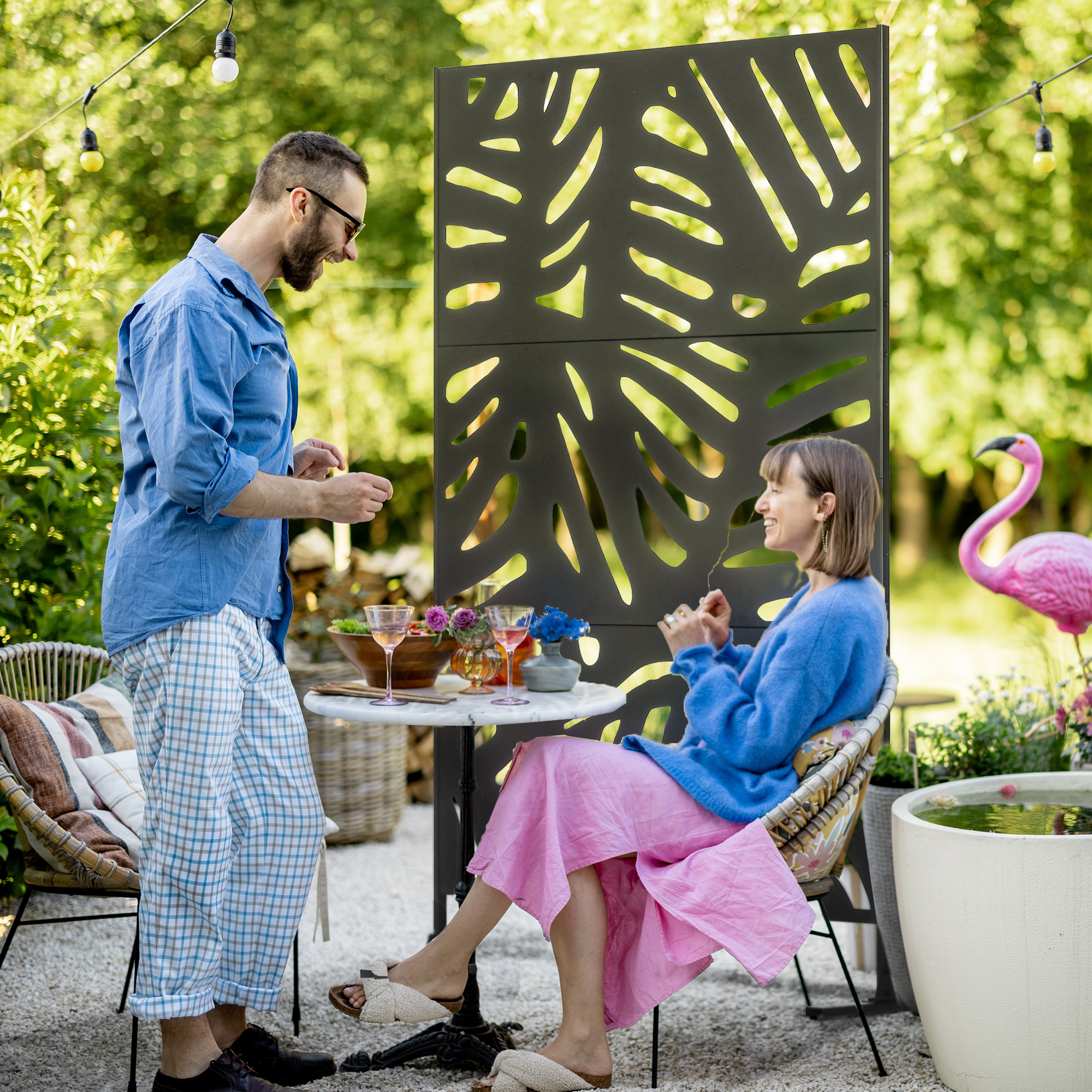 Outsunny Separé Divisorio Decorativo da Esterno con Motivi a Grandi Foglie e 2 Piedini, Paravento da Giardino Alto in Acciaio, per Balcone e Terrazzo, 122x45x198 cm, Nero   Aosom Italy