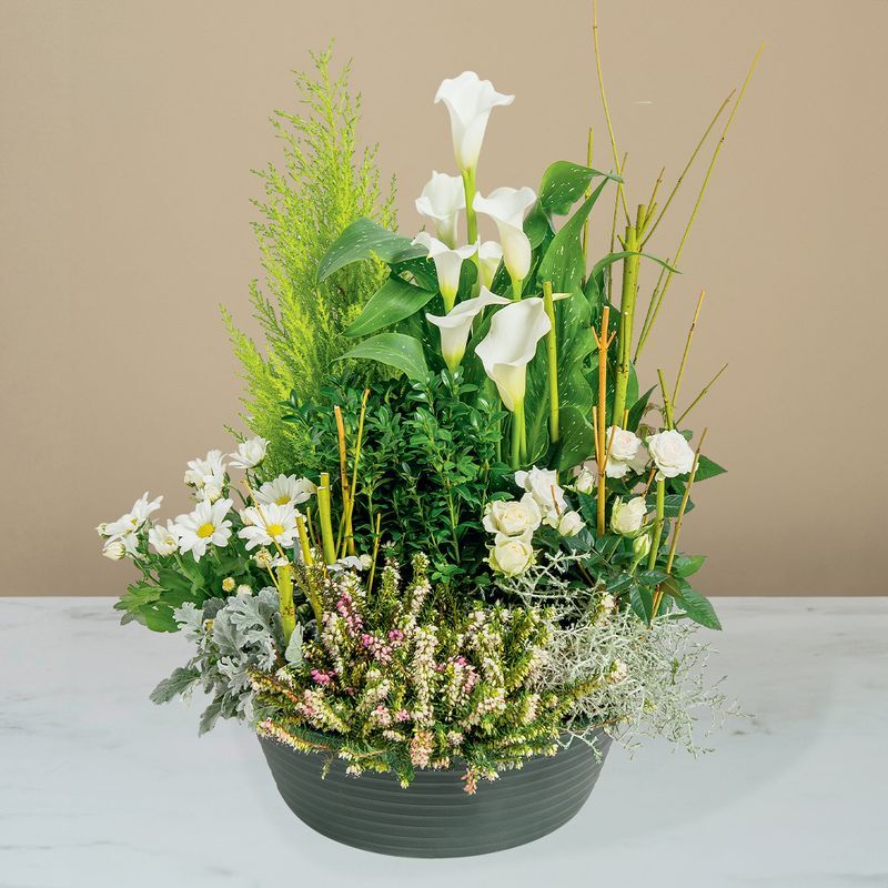 Coupe de fleurs cimetière : Pur réconfort, composition cimetière - Interflora