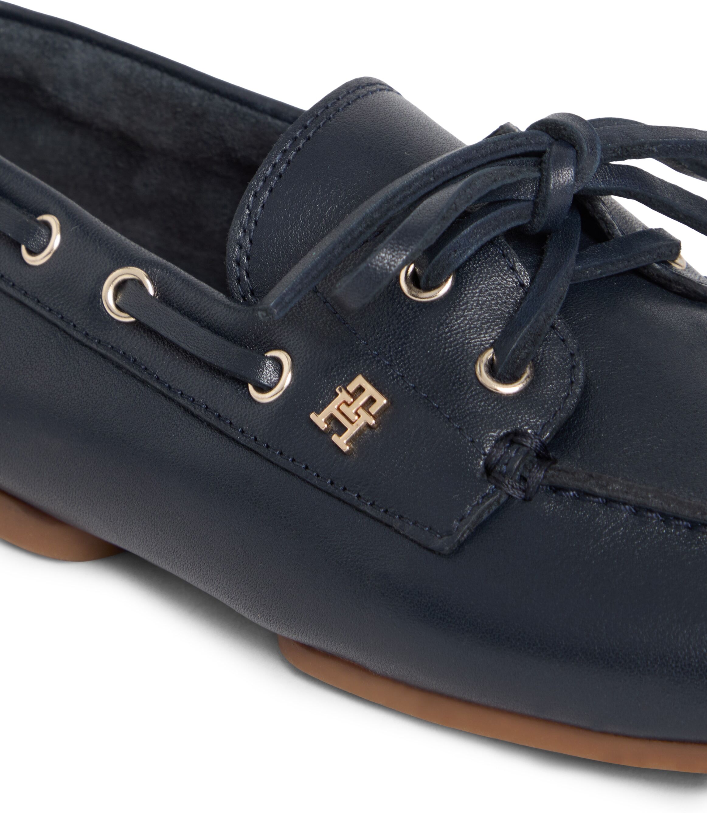 Bootsschuh TOMMY HILFIGER "TH SLEEK LEATHER BOAT SHOE", Damen, Gr. 36, Leder Textil, blau (dunkelblau), Nappaleder, unifarben, Schuhe Bootsschuh, Bootsschuh, Businessschuh mit Blockabsatz und Ösen mit Durchzug