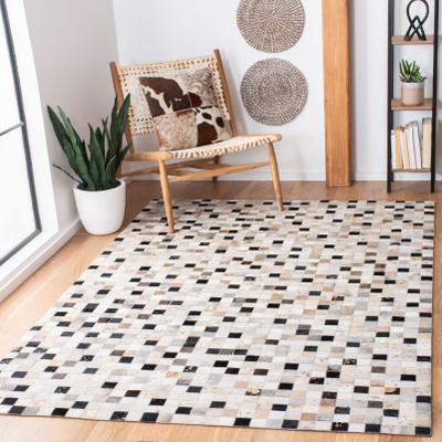 SAFAVIEH Benedicte Handmade Studio Leather Natural Hide Rug