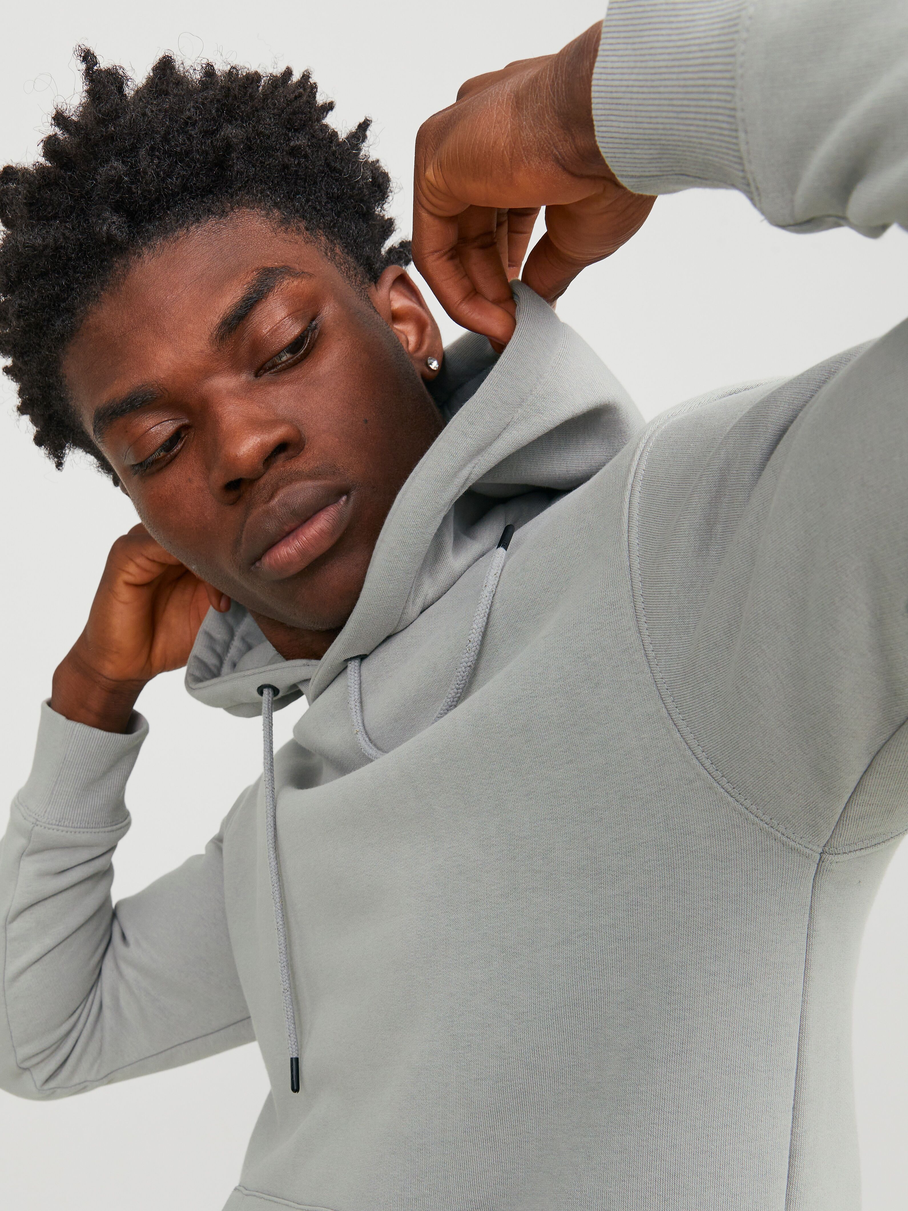 Kapuzensweatshirt JACK & JONES "STAR BASIC SWEAT HOOD", Herren, Gr. S, grau (ultimate grau), angeraute Sweatware, Obermaterial: 70% Baumwolle, 30% Polyester, unifarben, bequem, Rundhals, Sweatshirts Kapuzensweatshirt, avec bord-côte côtelé ultimate grau S