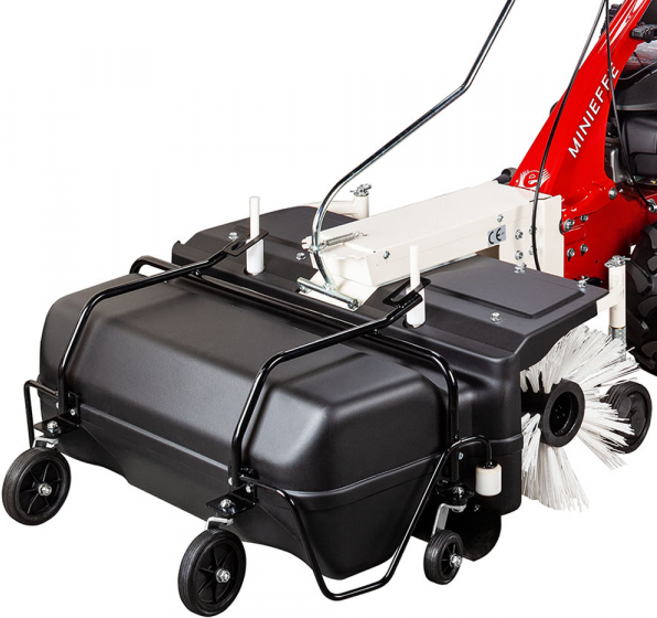 Eurosystems Kehrbesen mit Auffangbehälter 88 cm breit für Minieffe. Durchmesser: 30 cm