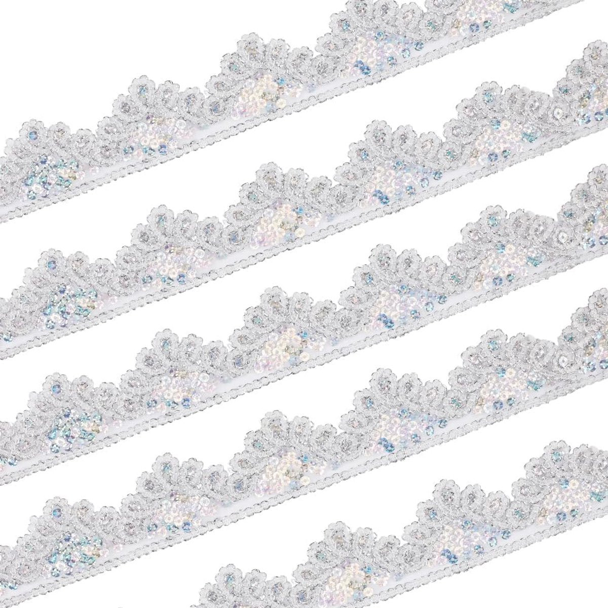 Brede golvende kantband met geborduurde bloemen, kralen en pailletten voor naaiwerk en decoratie