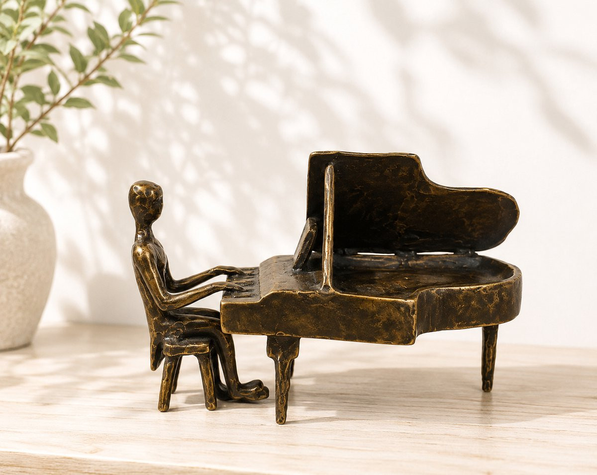 Bronskleurig beeld van een piano, pianist of vleugel voor op tafel