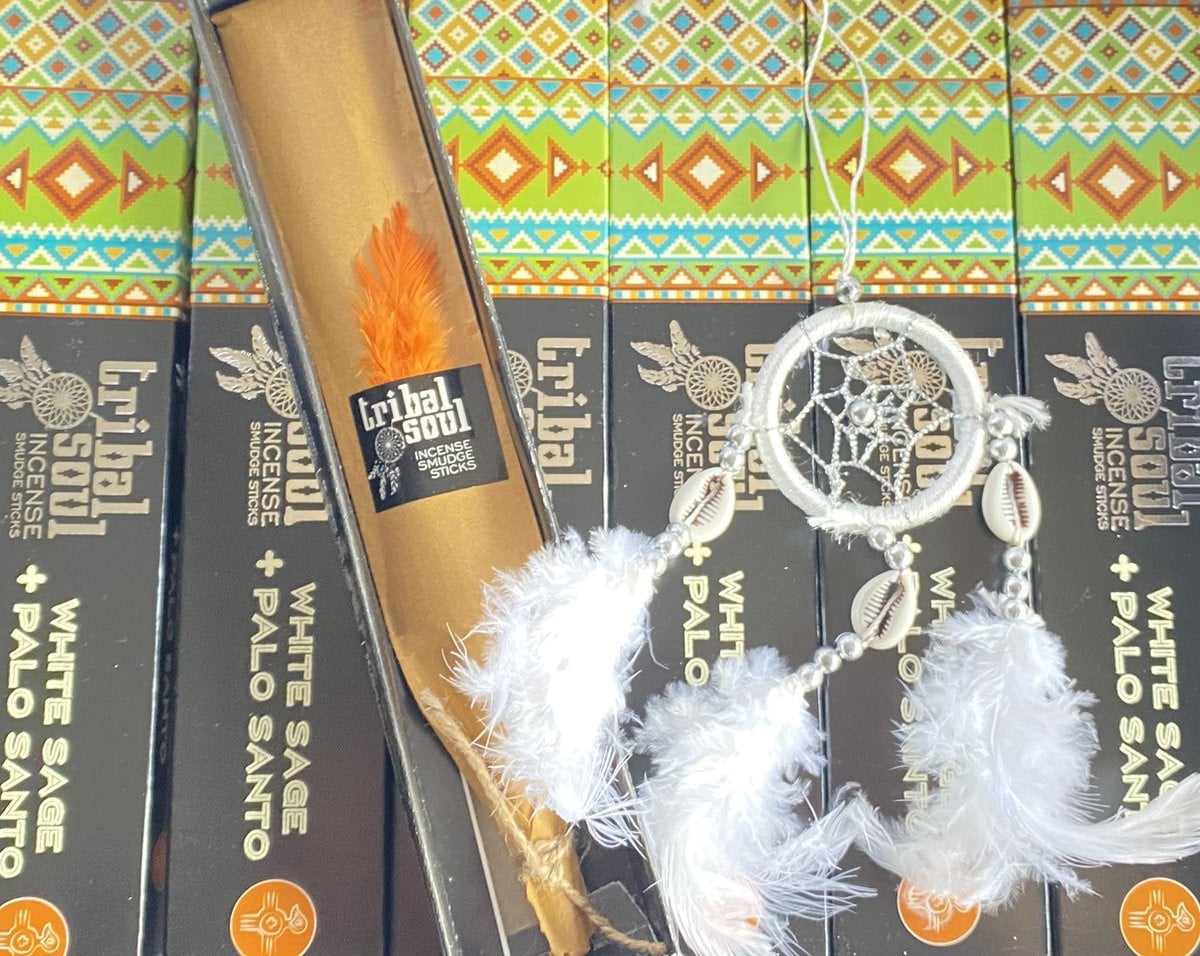 Set van 6 stuks Wierook White Sage en Palo Santo met Dromenvanger en schelpen