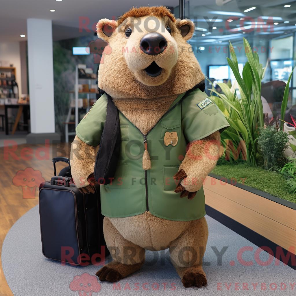 Maskottchen-Charakter REDBROKOLY eines olivfarbenen Capybaras mit Lederjacke und Aktentasche