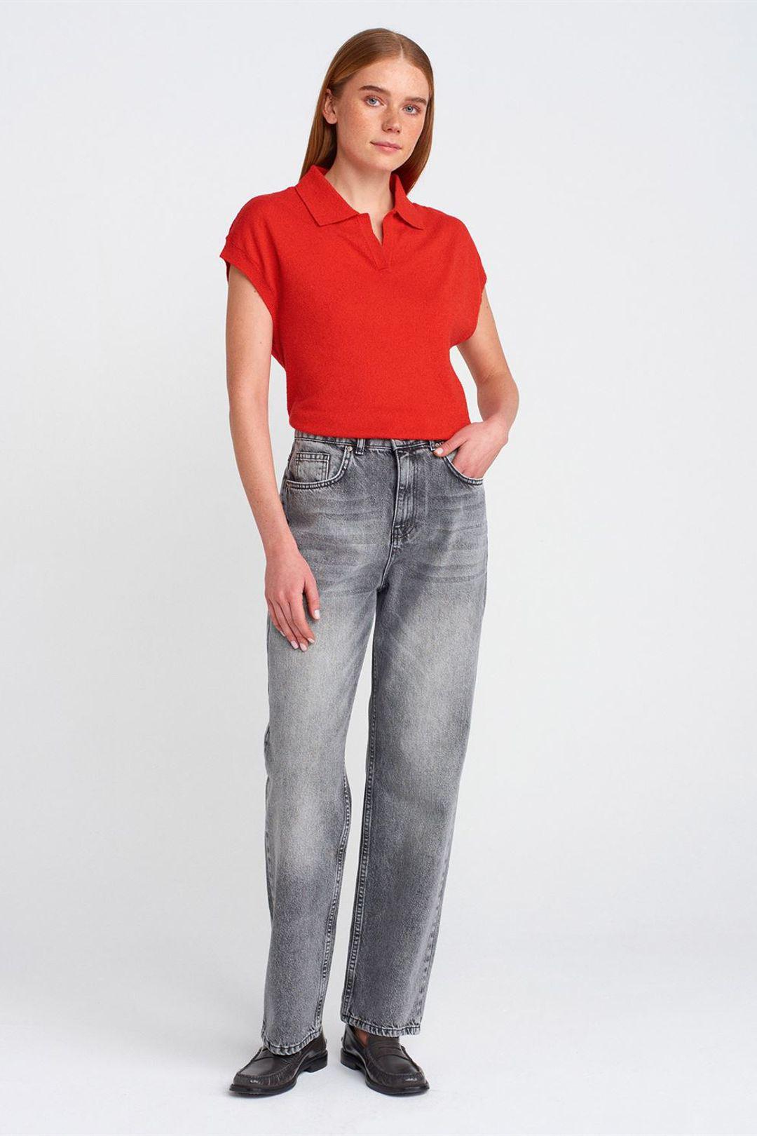 Hochtaillierte Mom-Jeans mit geradem Bein