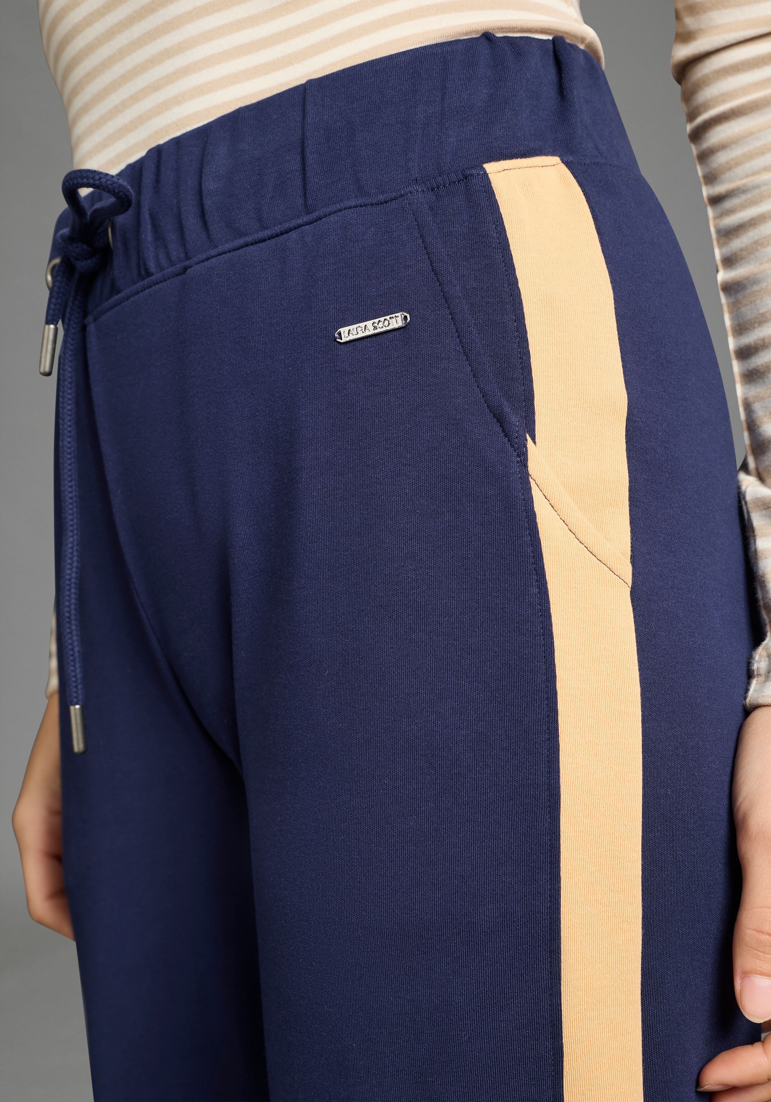 Jerseyhose LAURA SCOTT, Damen, Gr. 18, K + L Gr, dunkelblau, Interlock, Obermaterial: 95% Baumwolle, 5% Elasthan, unifarben mit Farbeinsatz, ausgestellt lang, Hosen Jerseyhose, ausgestellte Passform, innenliegender Gummizug am Bund dunkelblau 18, K + L Gr