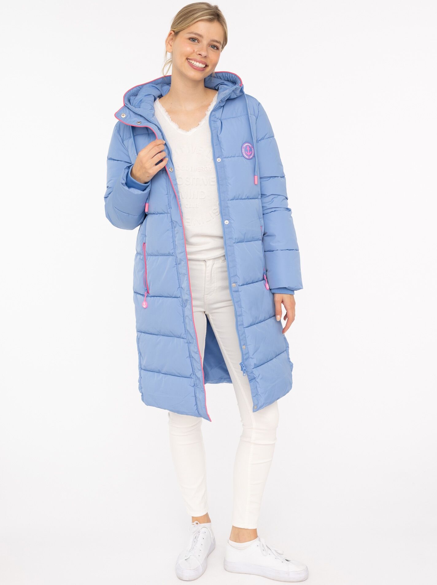 Steppmantel ZWILLINGSHERZ "Küstentraum", Damen, Gr. XXL, blau (mittelblau), Canvas, Obermaterial: 100% Polyester, Basic kniebedeckend, ohne Ausschnitt, angesetztes Bündchen, Mäntel Steppmantel, mit maritimen Details, farbige Zierkante vorne und an den Tas