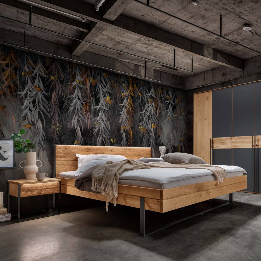 Pharao24.de Bügelgestell Doppelbett Wildeiche im Industrie und Loft Stil optionale Beleuchtung