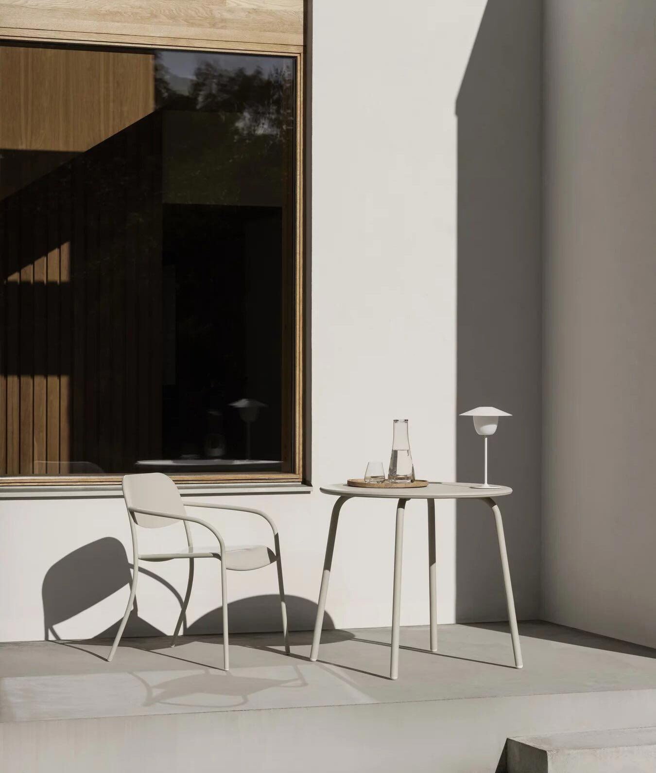 blomus Yua Outdoor Bistrotisch Ø 80cm (Silk Gray) Silk Gray