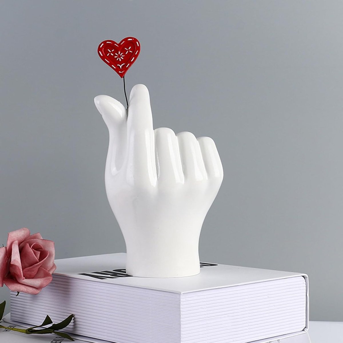 Wit Hart Gebaar Beeld - Handgemaakte Vinger Sculptuur voor Woonkamer Decoratie - B/D/H: 14.9 x 15.6 x 14.9 cm