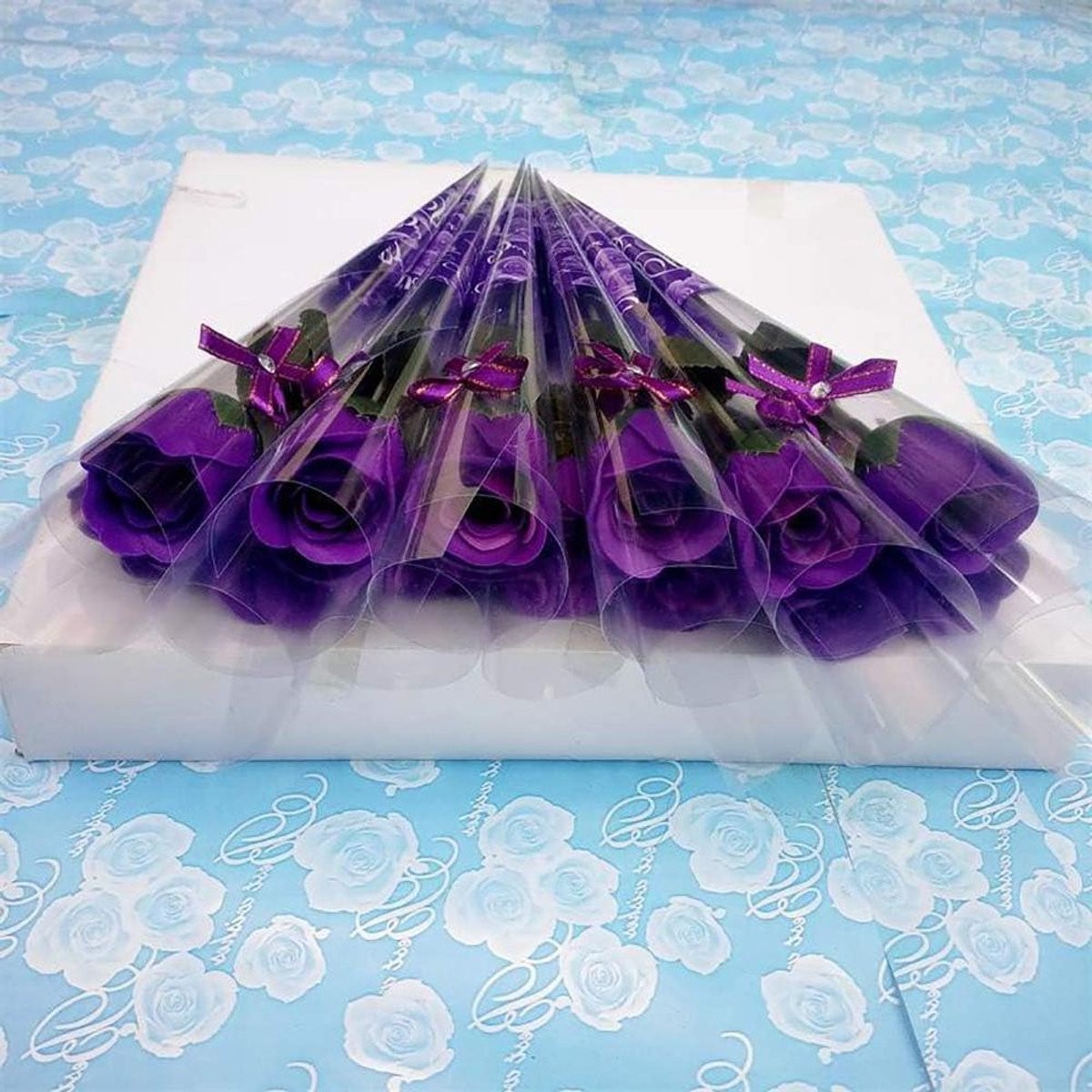 Handgemaakt boeket paarse zeepbloemen met kunstmatige rozen voor bruiloftdecoratie, 36-38 cm