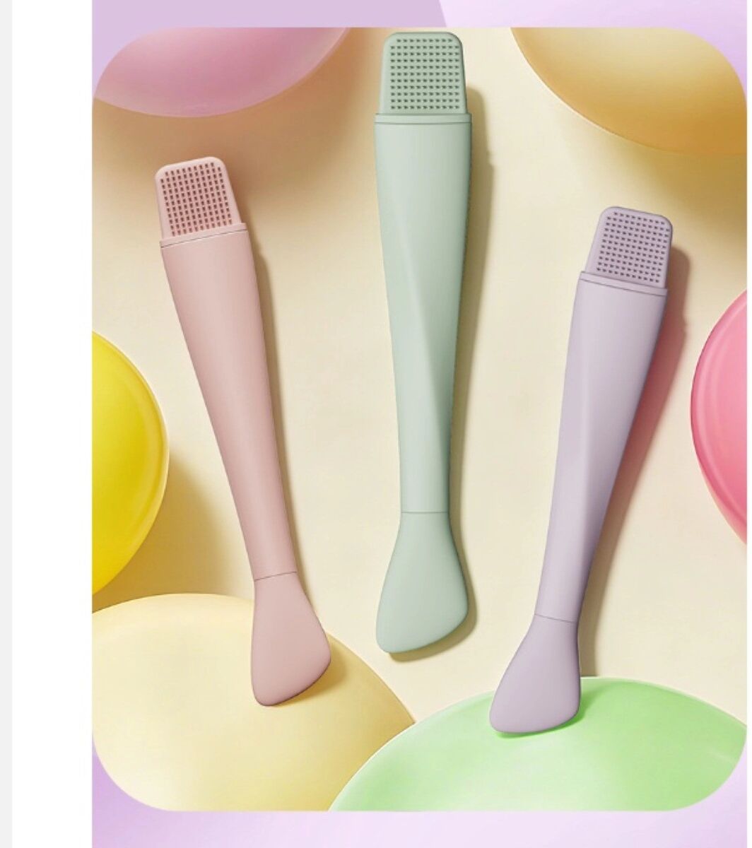 INF 3-in-1 Silikon-Gesichtsreinigungsstick mit Mitesser-Spatel und Maskenbürste Rosa