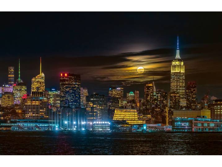 Fototapete PAPERMOON Photo-Art HUA ZHU, SUPER BLUE MOON 2018, NEW YORK CITY , bunt, B:3m L:2,23m, Vlies, Tapeten, Fototapete
