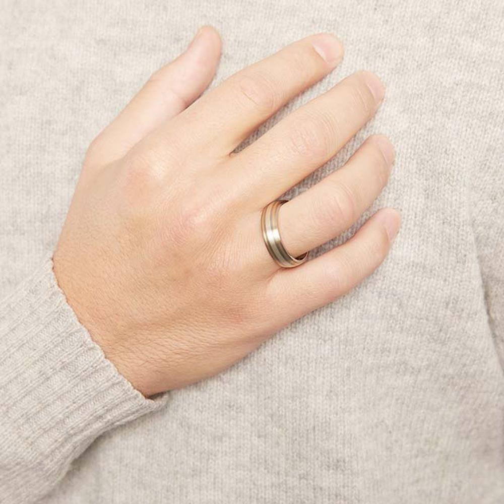 Unique Exklusiver Ring Titan Gold- und Silbereinlagen silber-gold