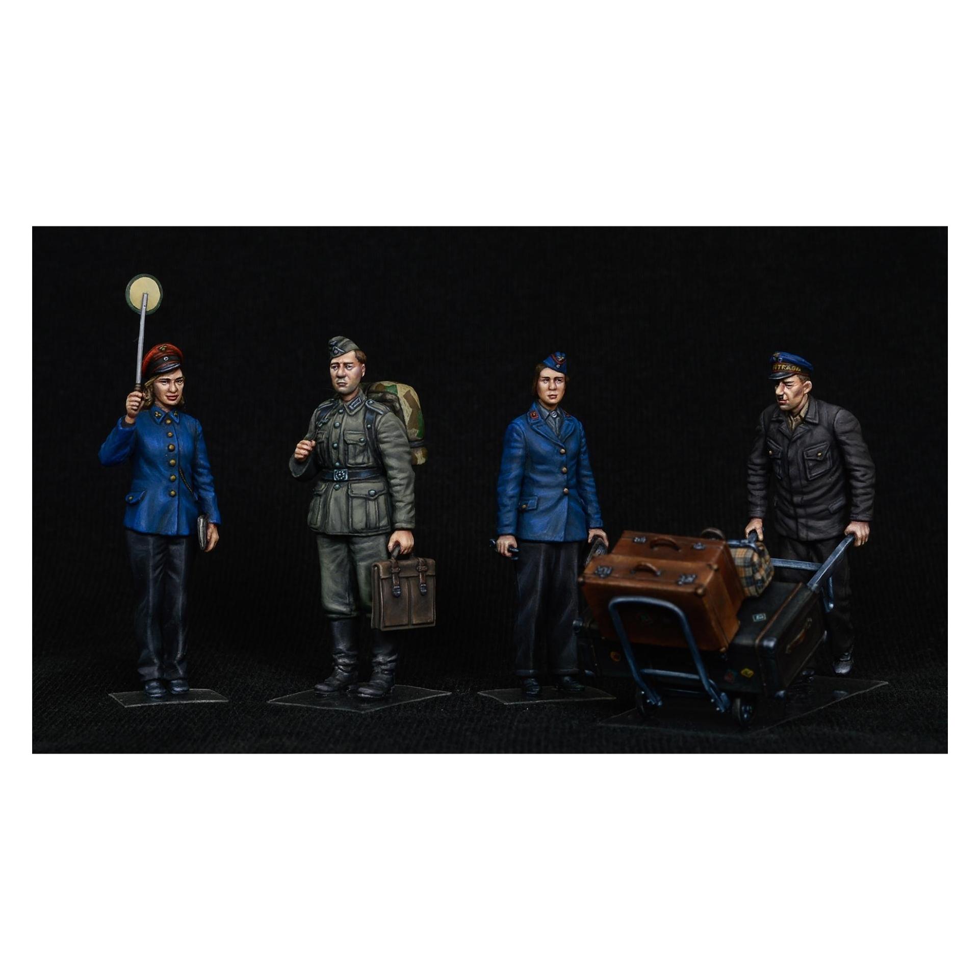 Mini art German Train Station Staff 1930-40s (38010)