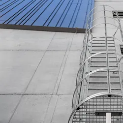 Günzburger Steigtechnik einzügige Steigleiter mit Rückenschutz (Bau) Aluminium blank 5,96 m - 0510100