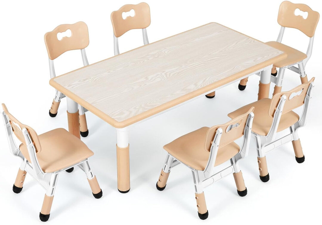 Zoomie Kids Vosdan Kids and Chair Set