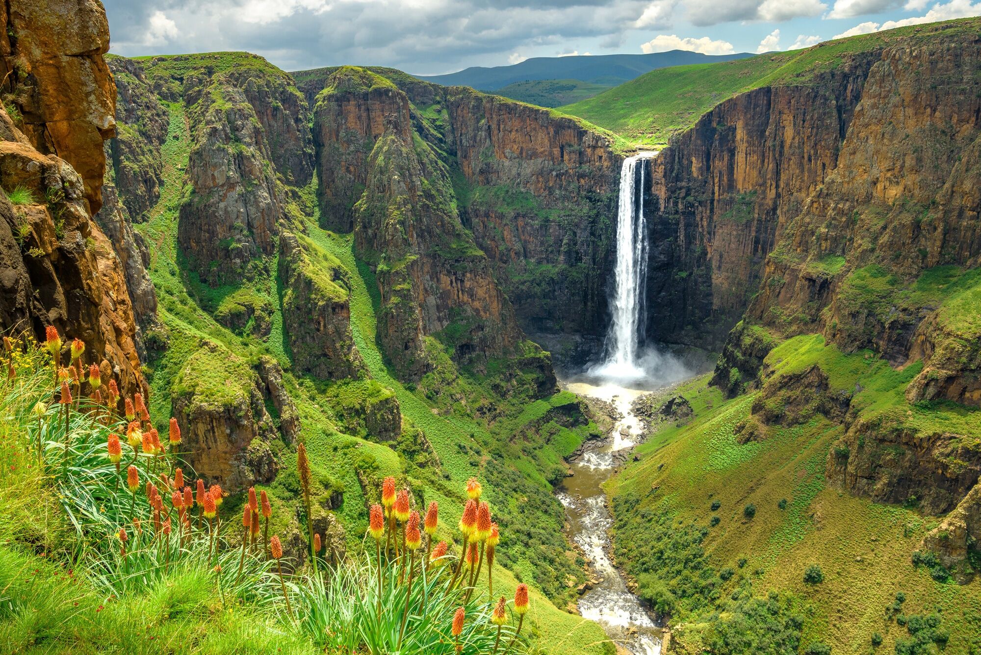 Fototapete PAPERMOON "MALETSUNYANE-WASSERFALL LESOTHO AFRIKA FLUSS BERG", bunt, B:4m L:2,6m, Vlies, Tapeten, Fototapete bunt B/L: 4m x 2,6m, Bahnen: 8 Stk.