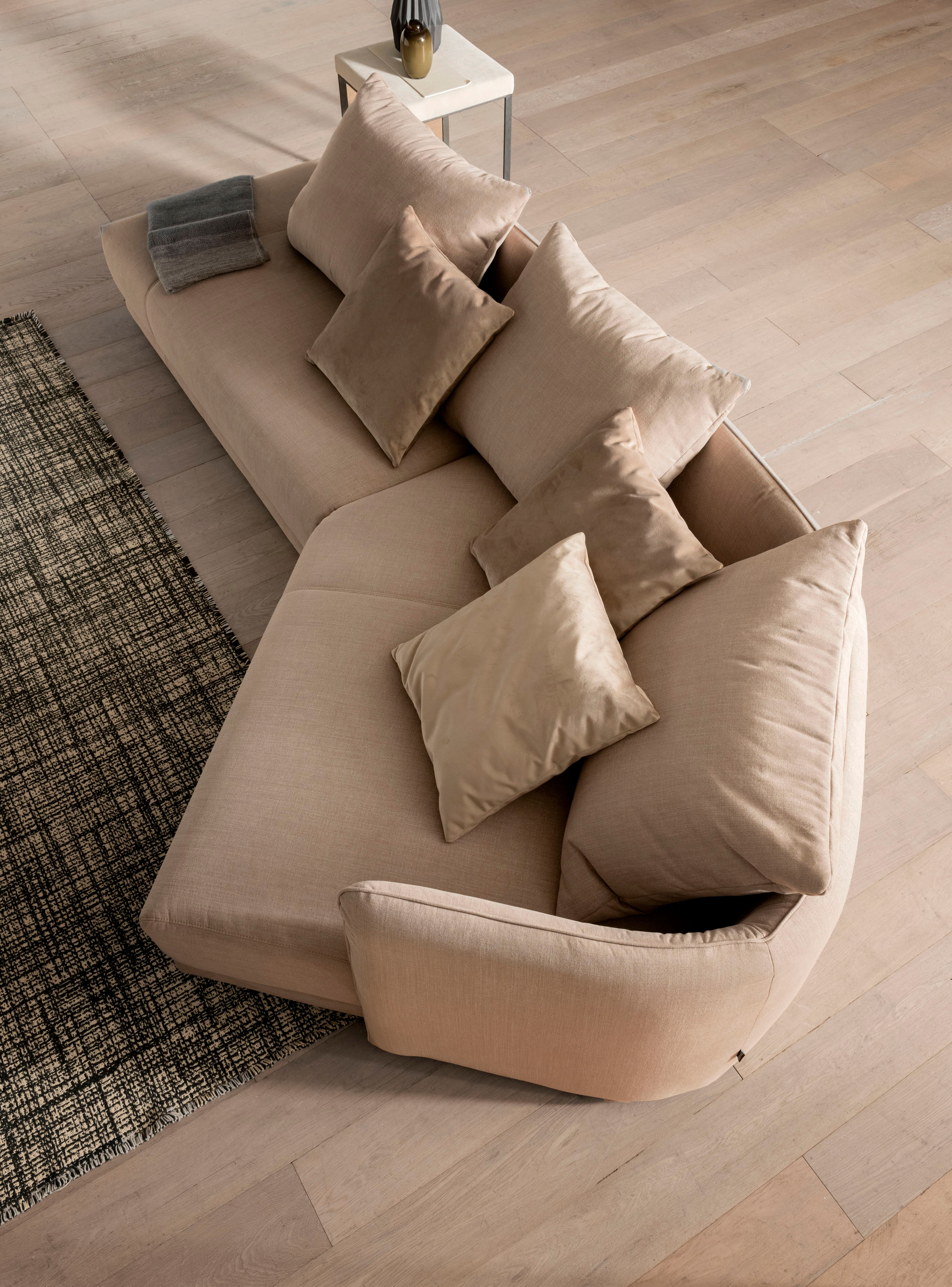 Ecksofa DESIGNWERK "New York L-Form, anmutendes Designsofa", beige (liver), B:333cm T:179cm, 100% Polyester, Sofas, Ecksofa, mit moderner R&ung im Rücken liver B/H/T: 333cm x 179cm, Flachgewebe, Recamiere rechts