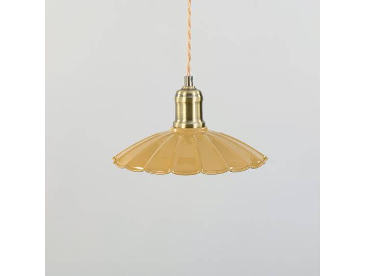 Kleine Pendelleuchte aus gelb-goldenem Stahl