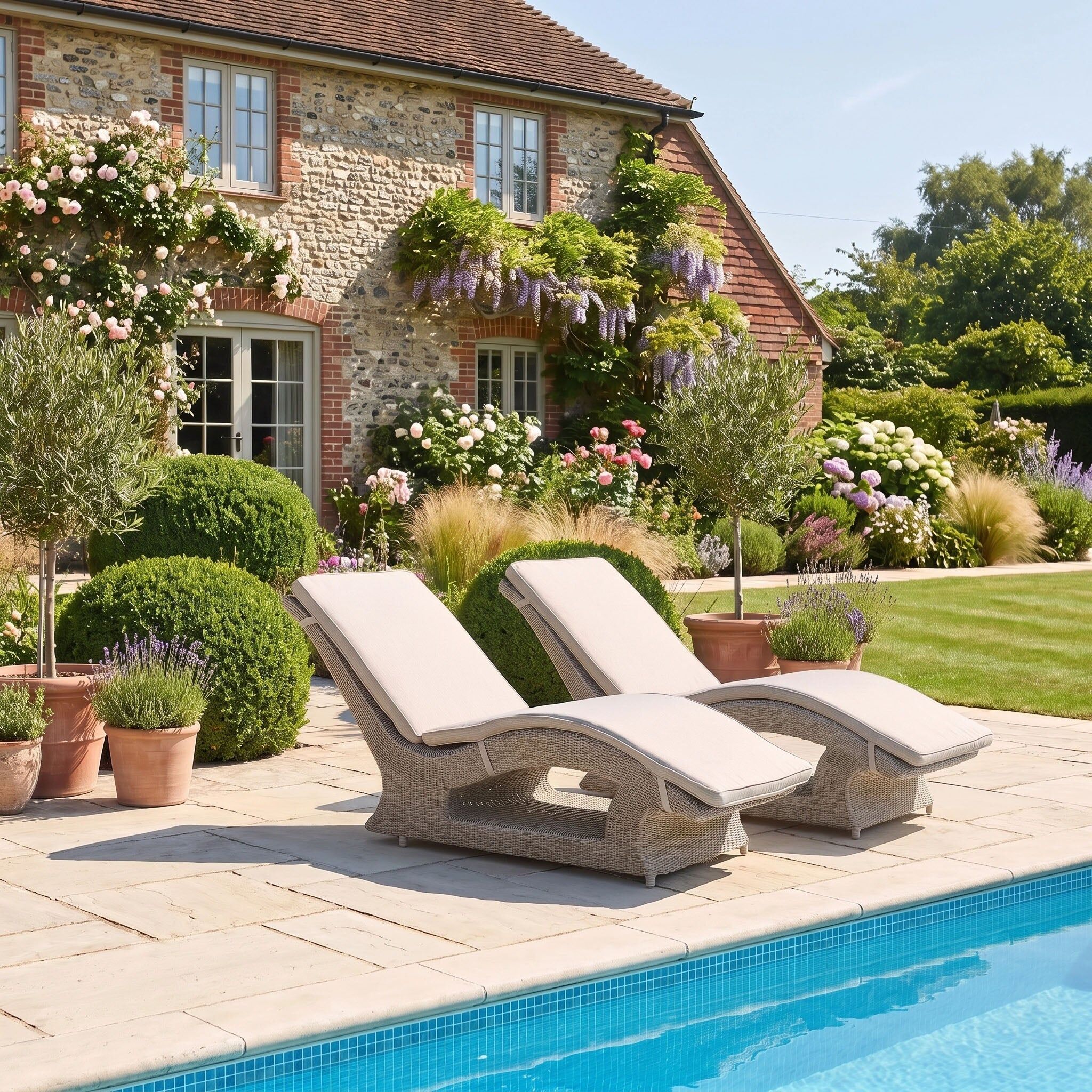 Harbour Lifestyle Vela Curved Sun Lounger in Wheat