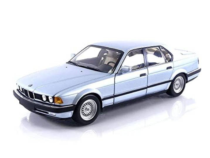 Minichamps - Miniaturauto zum Sammeln, 100023008, Light Blue Metallic