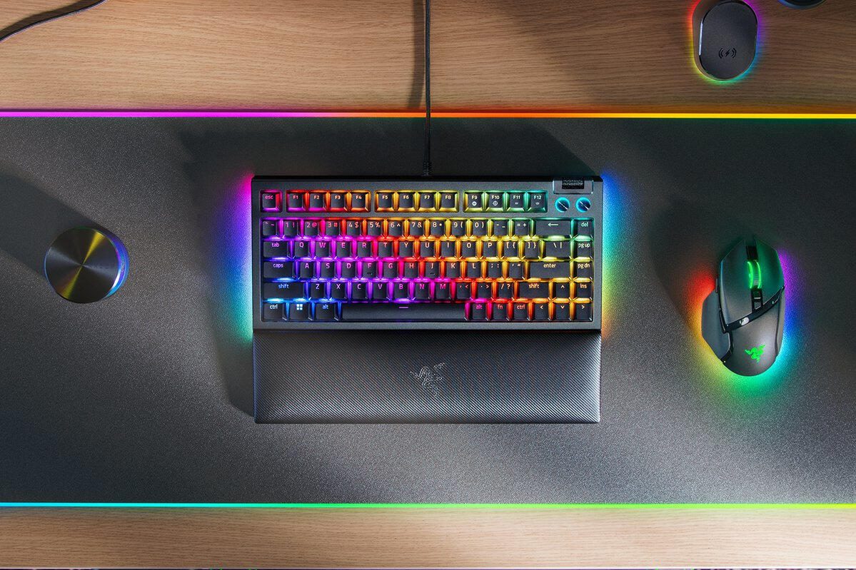 Razer BlackWidow V4 kabelgebundene Gaming Tastatur - QWERTY US - schwarz RZ03-05000400-R3E1