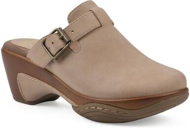 Women's Viewed Slip-On Clog by White Mountain in Sand Smooth (Size 11 M)