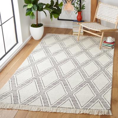 SAFAVIEH Handmade Natura Bethan Wool Fringe Rug