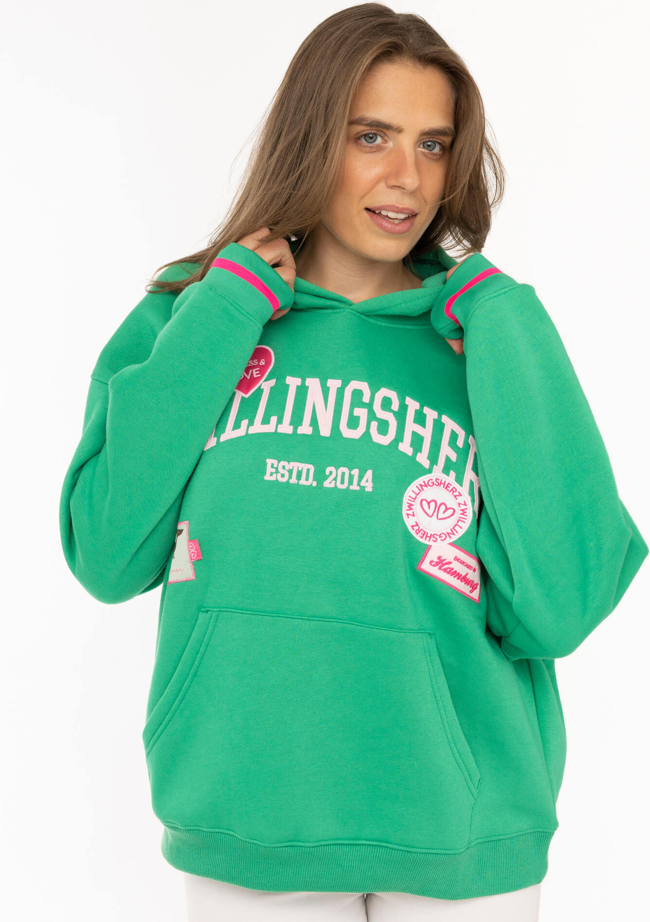 Hoodie ZWILLINGSHERZ "Zwillingsherz Patches", Damen, Gr. XL, grün, Obermaterial: 50% Baumwolle, 50% Polyester, Sweatshirts Hoodie, Oversize-Fit, Kapuze, grosser Schriftzug und Patches, Kängurutasche grün XL