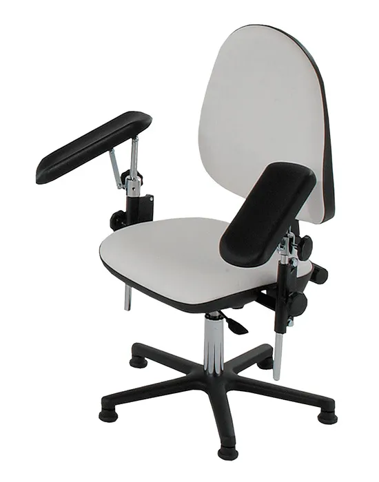 AGA Sanitätsartikel GmbH AGA Blutabnahmestuhl BS1000, 2 Armstützen, Gestell schwarz, Gleiter Kaffeebraun BS-1000-Kaffeebraun