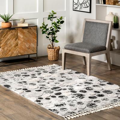 Nuloom Carli Modern Pebble Tasseled Area Rug
