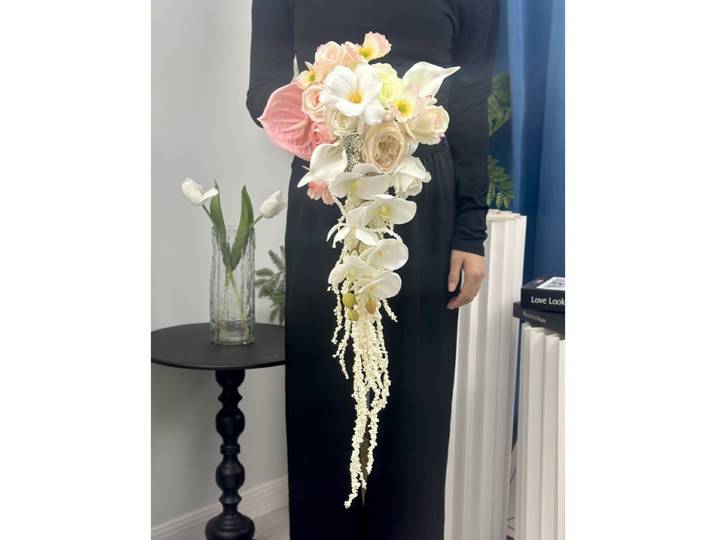 Bouquet de mariée original rose en forme de goutte d'eau, bouquet de simulation pour photographie de mariage, bouquet de certificat d'enregistrement