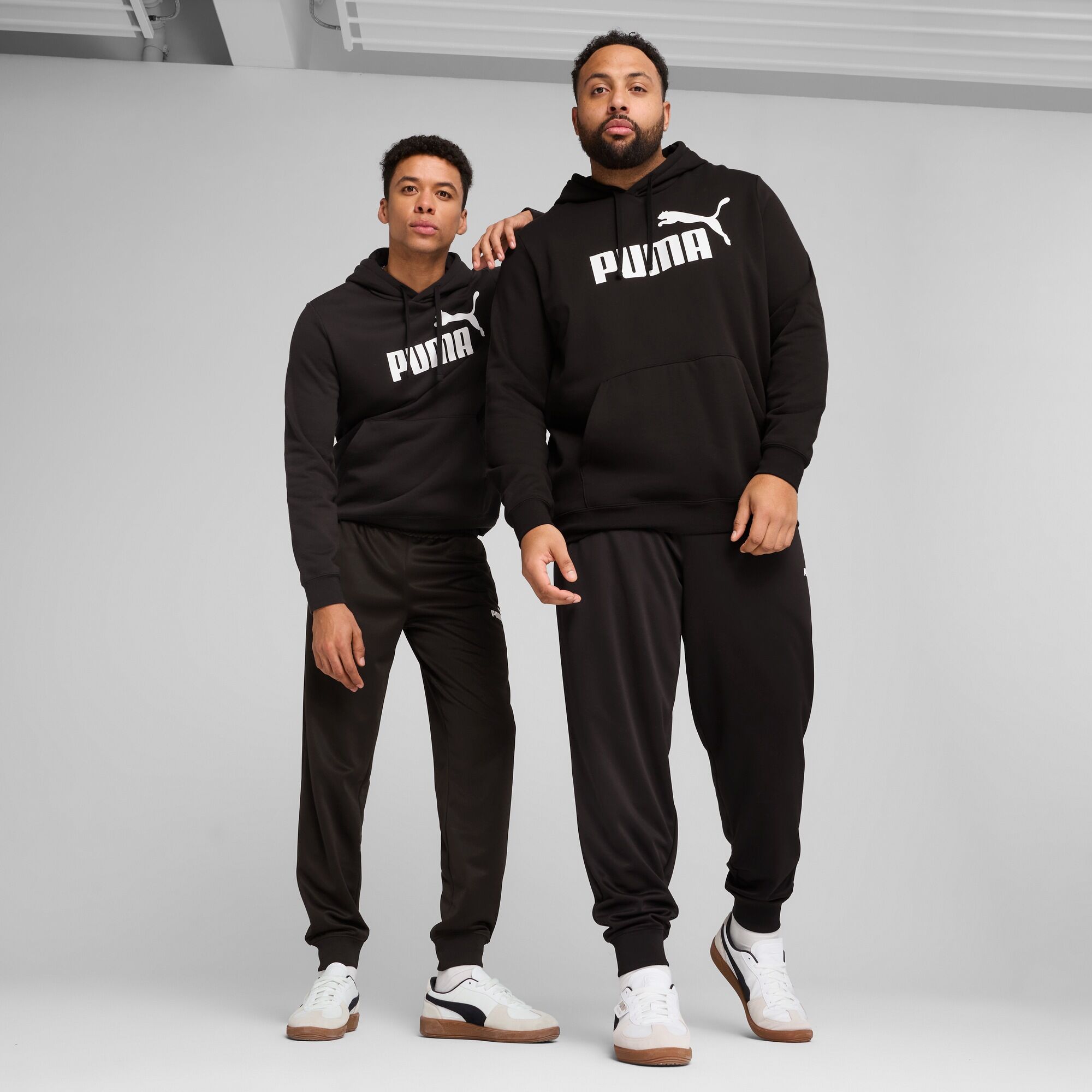 Trainingshose PUMA "ESS NO 1 LOGO POLY PANTS CL", Herren, Gr. XL, N-Gr, schwarz (puma schwarz), Piqué, Obermaterial: 100% Polyester, unifarben, regular fit normal, Hosen Trainingshose, atmungsaktives Material, mit DryCELL-Technologie puma schwarz XL, N-Gr