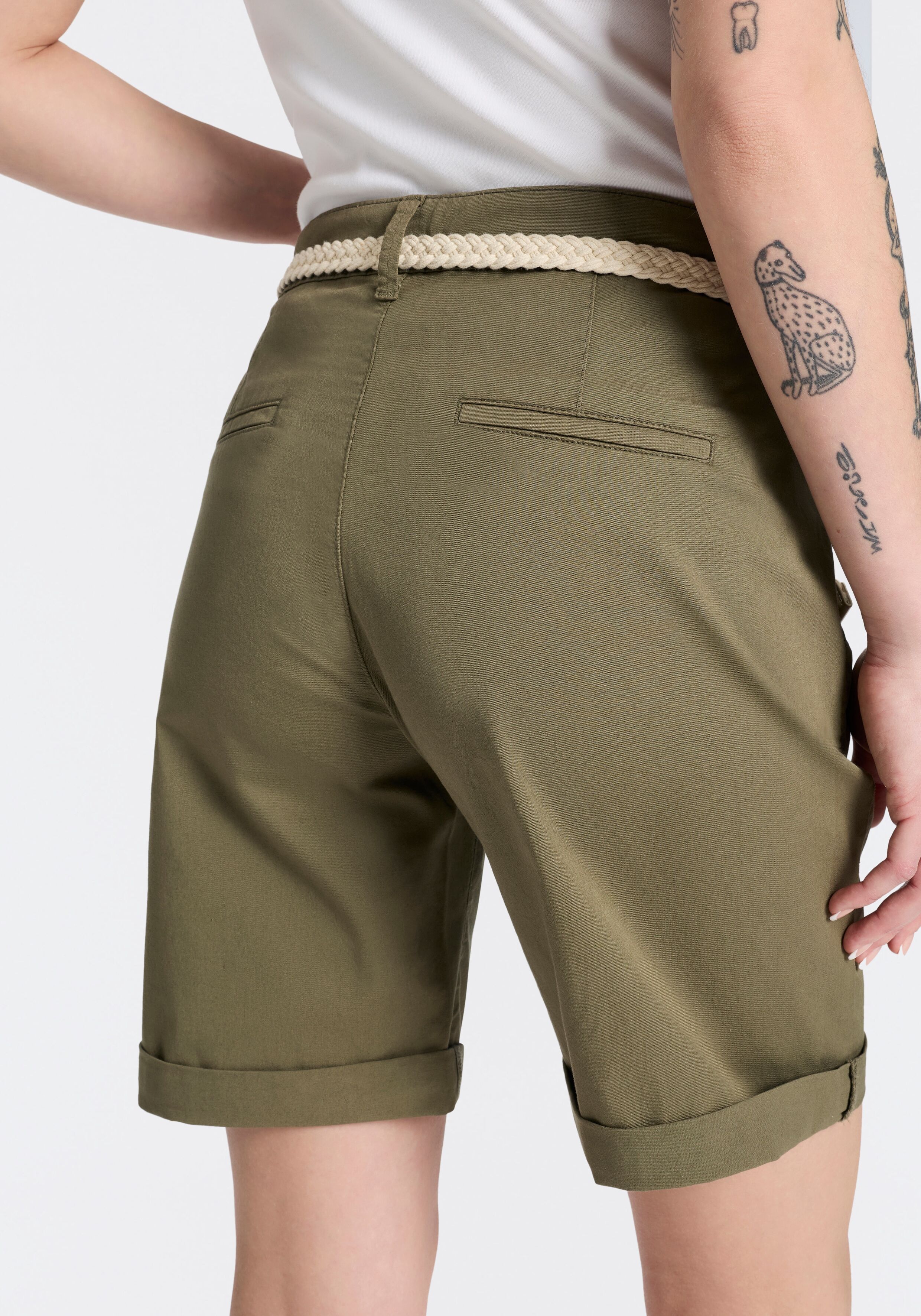 Chinoshorts MAC "CHINO SHORTS belt", Damen, Gr. 34, N-Gr, grün (burnt olive ppt), Gabardine, Obermaterial: 98% Baumwolle, 2% Elasthan, relaxed fit kniefrei, Hosen Chinoshorts, inklusive Flecht- Gürtel