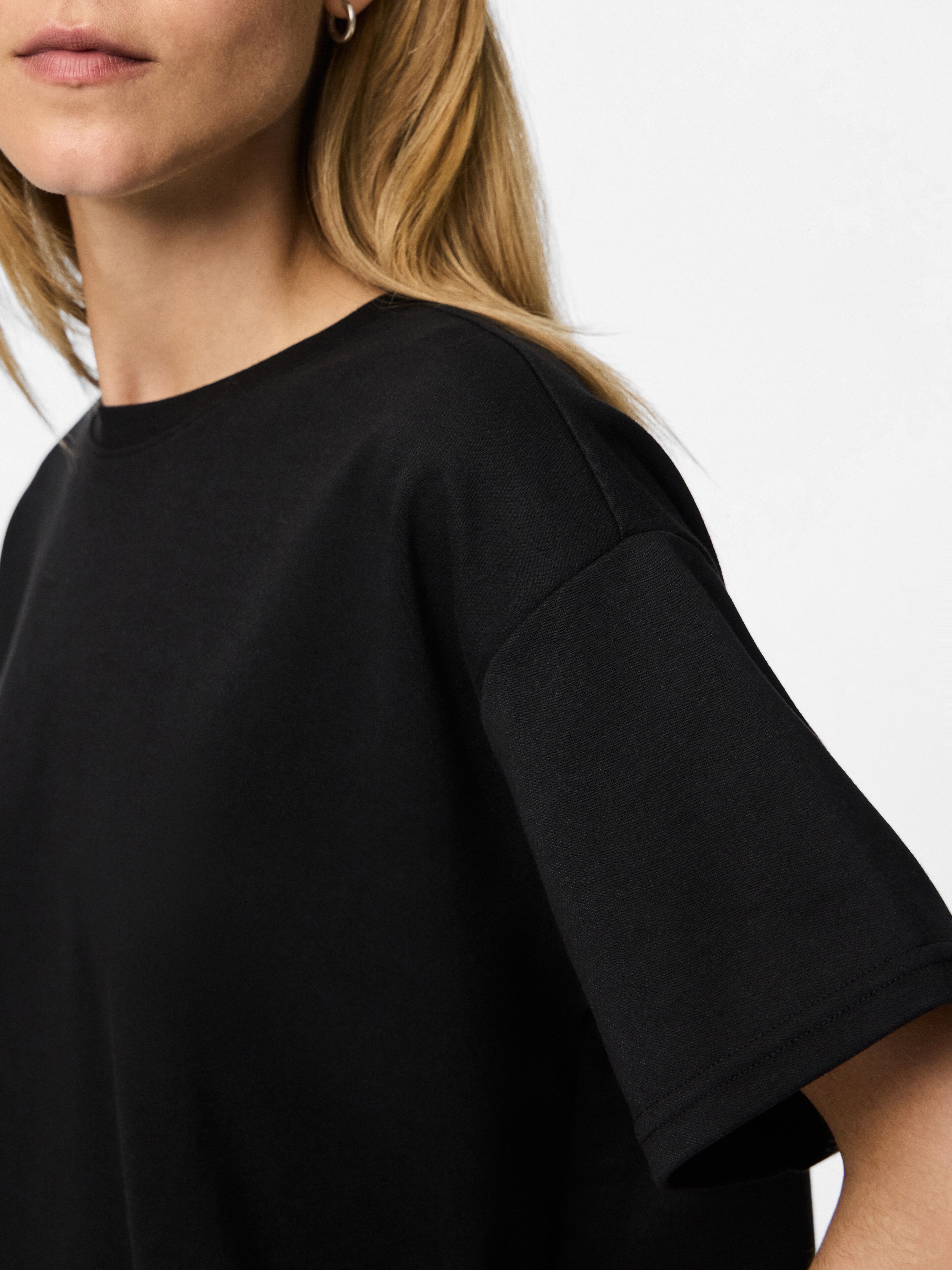 Kurzarmshirt PIECES "PCSKYLAR SS OVERSIZED TEE NOOS", Damen, Gr. XXL, schwarz, Jersey, Obermaterial: 57% Polyester, 43% Baumwolle, unifarben, oversize normal, Rundhals, Shirts Kurzarmshirt schwarz XXL