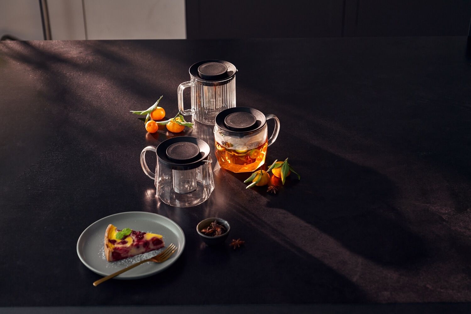 Teekanne RESTO KITCHENWARE "Ain, hitzebeständige Glaskanne im 3D Design, Höhe 12 cm", transparent (durchsichtig), B:18cm H:12cm Ø:12cm, Borosilikatglas, Edelstahl, Kunststoff, Kannen, Teekanne, mit herausnehmbarem Filtersieb aus Edelstahl, im Geschenkkart