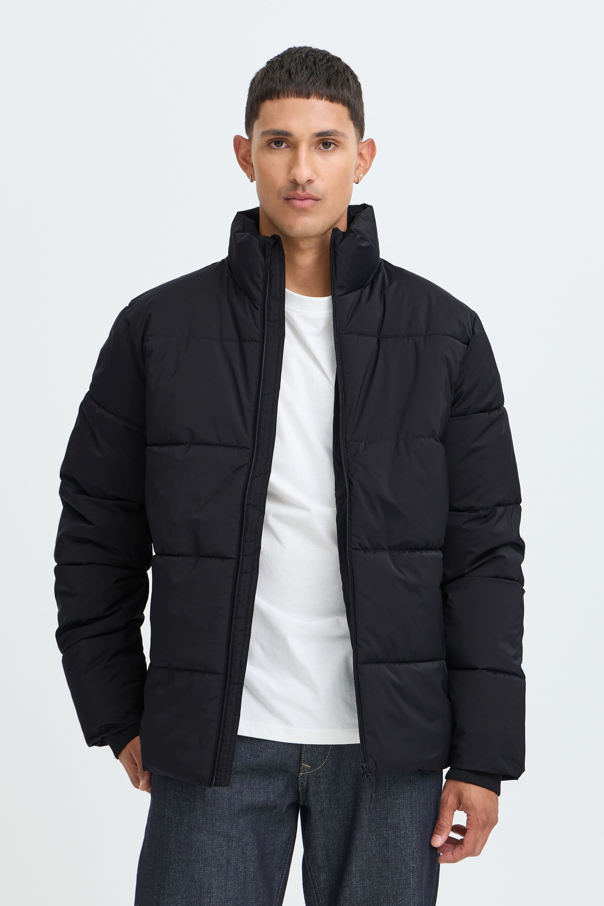 Steppjacke BLEND "BHFERI JKT", Herren, Gr. L, schwarz (schwarz beauty), Web, Obermaterial: 94% Polyester, 6% Elasthan, unifarben, regular fit normal, Bündchen, Jacken Steppjacke, Materialmix, regular fit schwarz beauty L